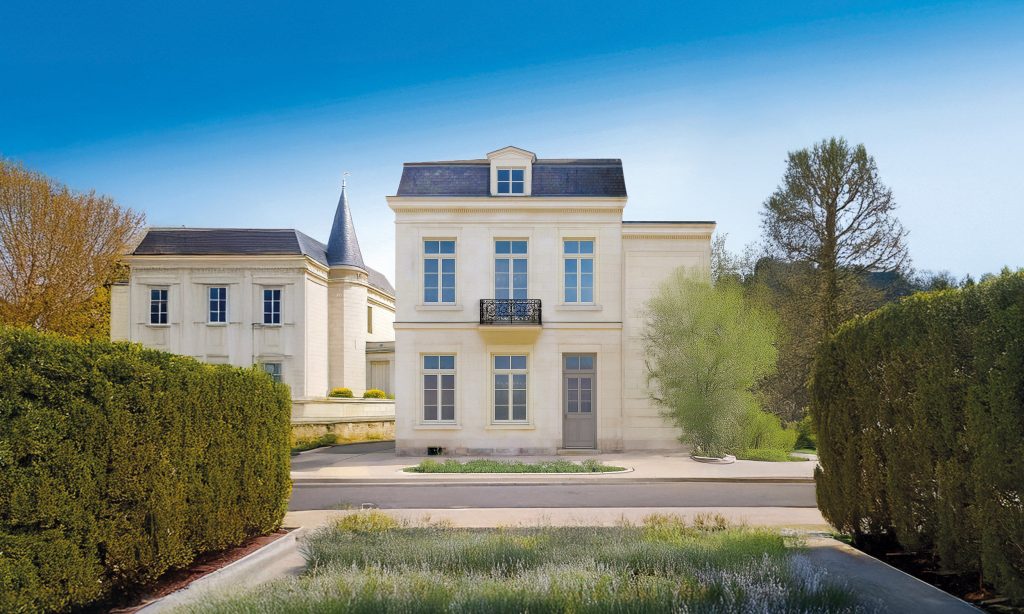Maison bourgeoise équipée de fenêtres ligne Patrimoine PIERRET